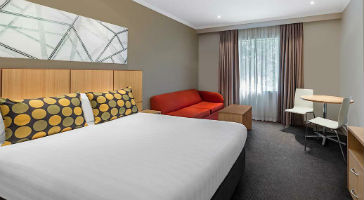 The Travelodge Melbourne 4*
